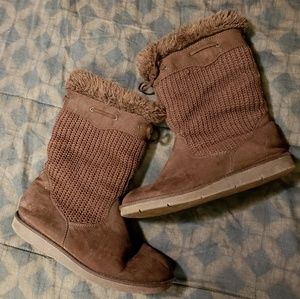 Comfy warm brown knit furry faux suede boots